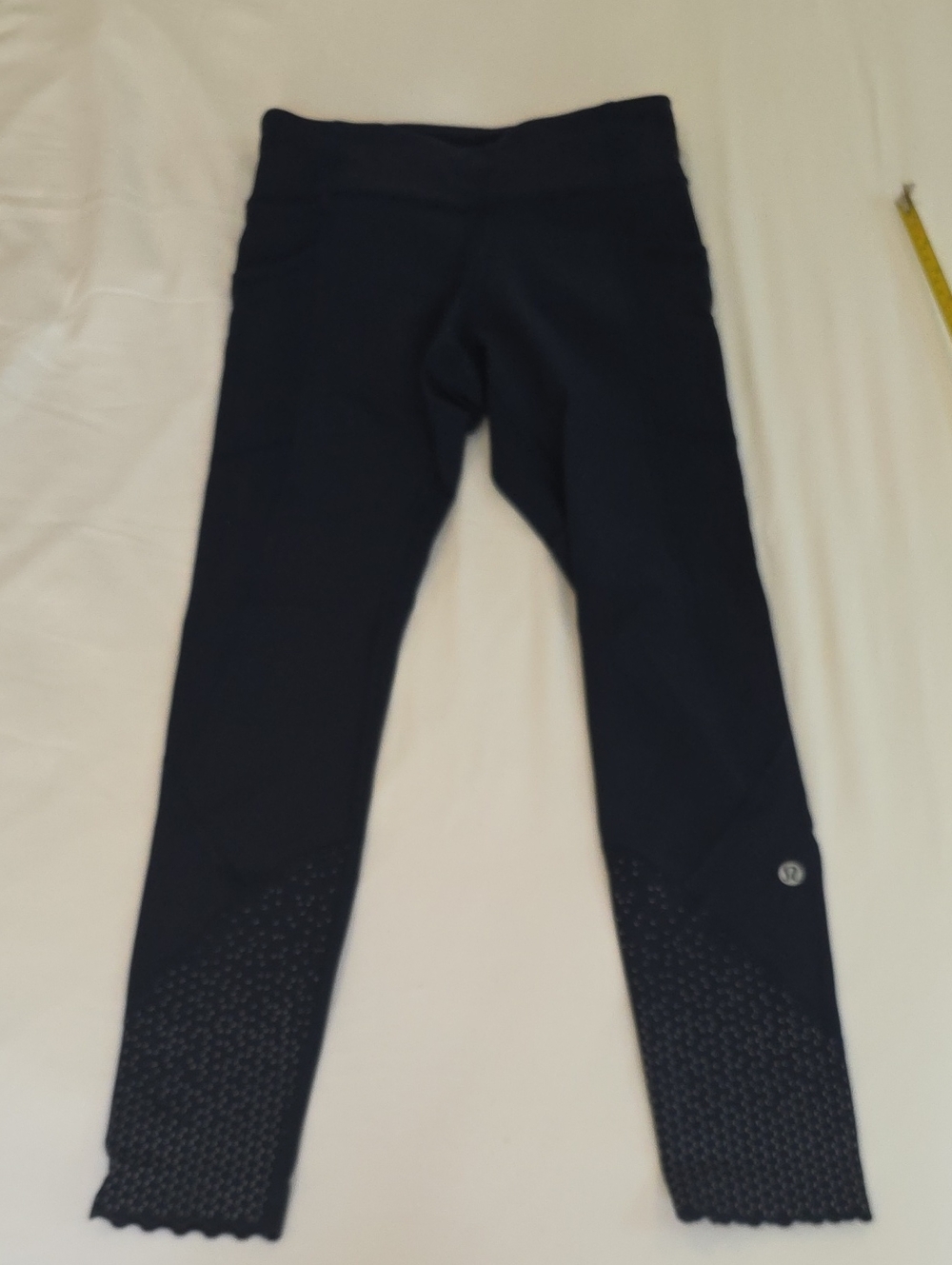 Lululemon Black True Navy Tight Stuff Leggings with Textured Ankles. Size 4